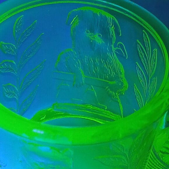 Vintage Vaseline Uranium Glass Childs Mug Cup Cat in Basket dog FLAW CHIP - Picture 4 of 16